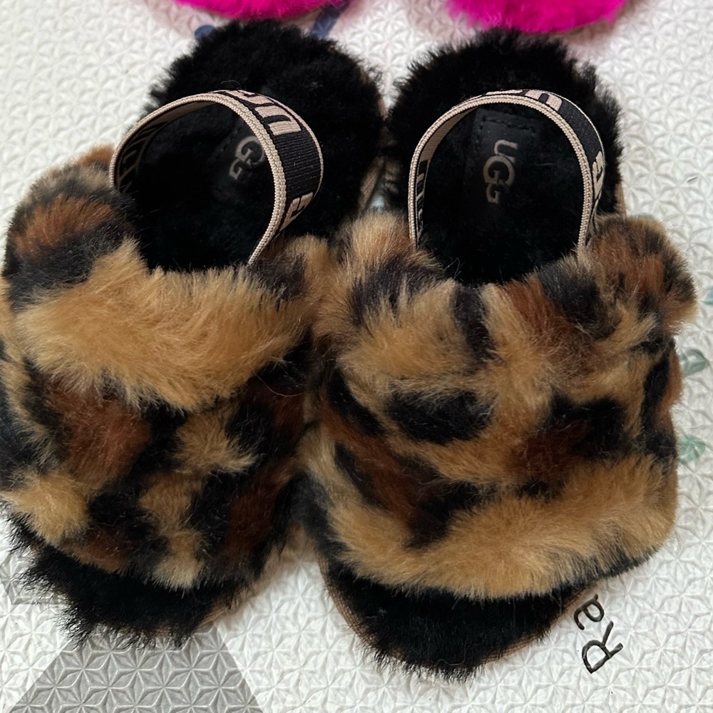 Toddler UGG slippers size 6